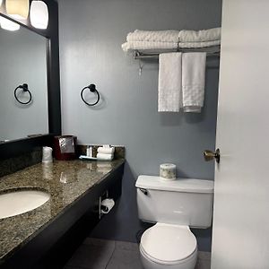 Deluxe Queen Suite